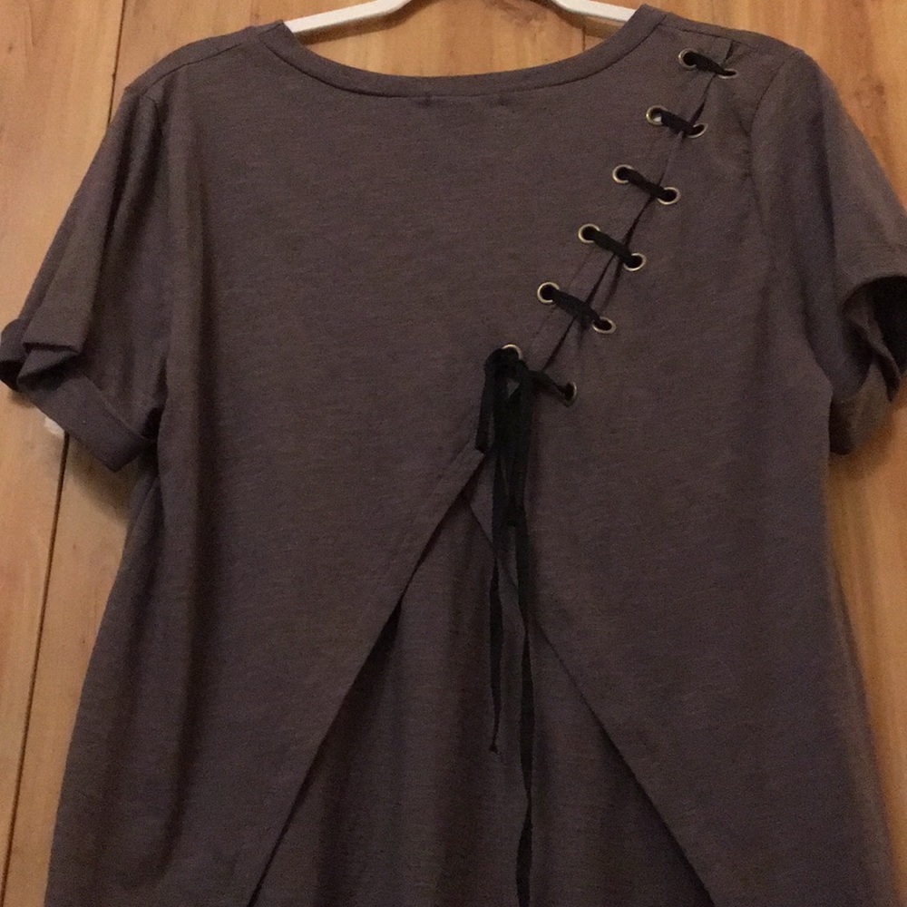 💜 NWOT Cute open back tee💜 - Picture 3 of 7